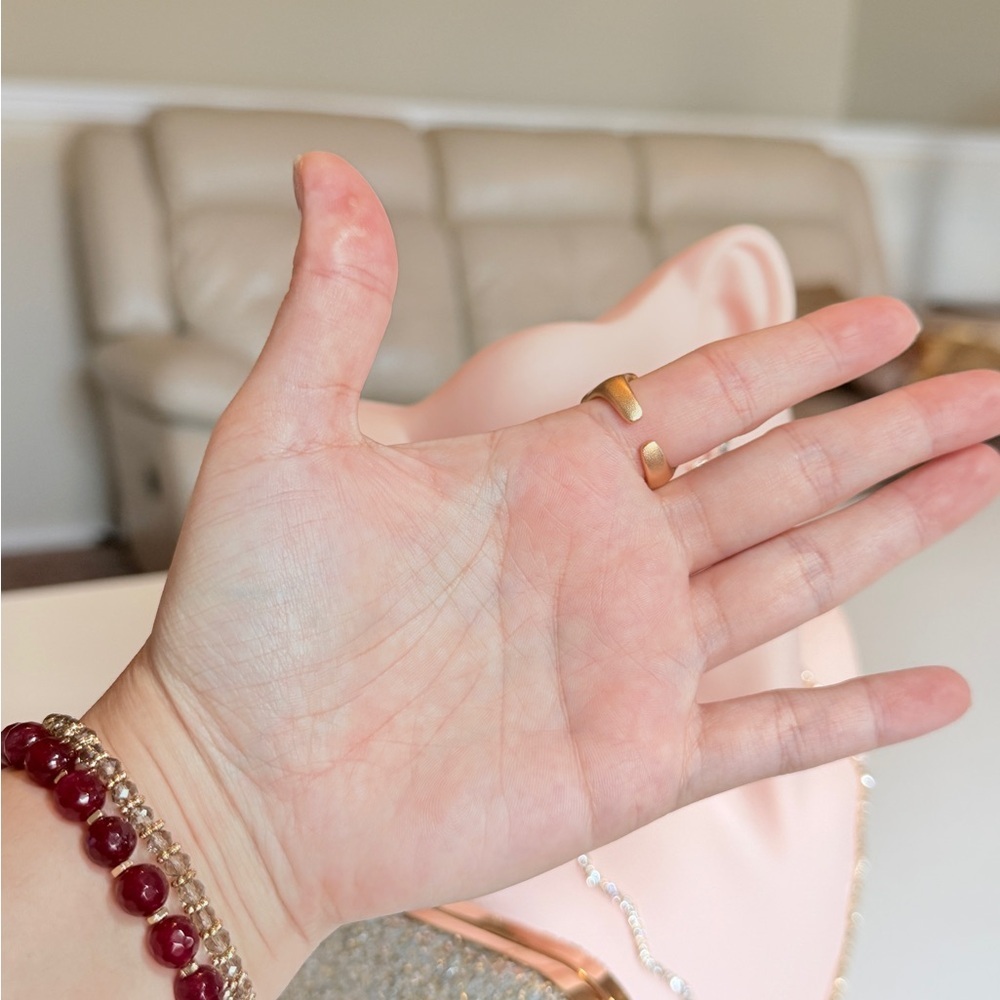 Gold Ribbed Ring - Picture 6 of 9